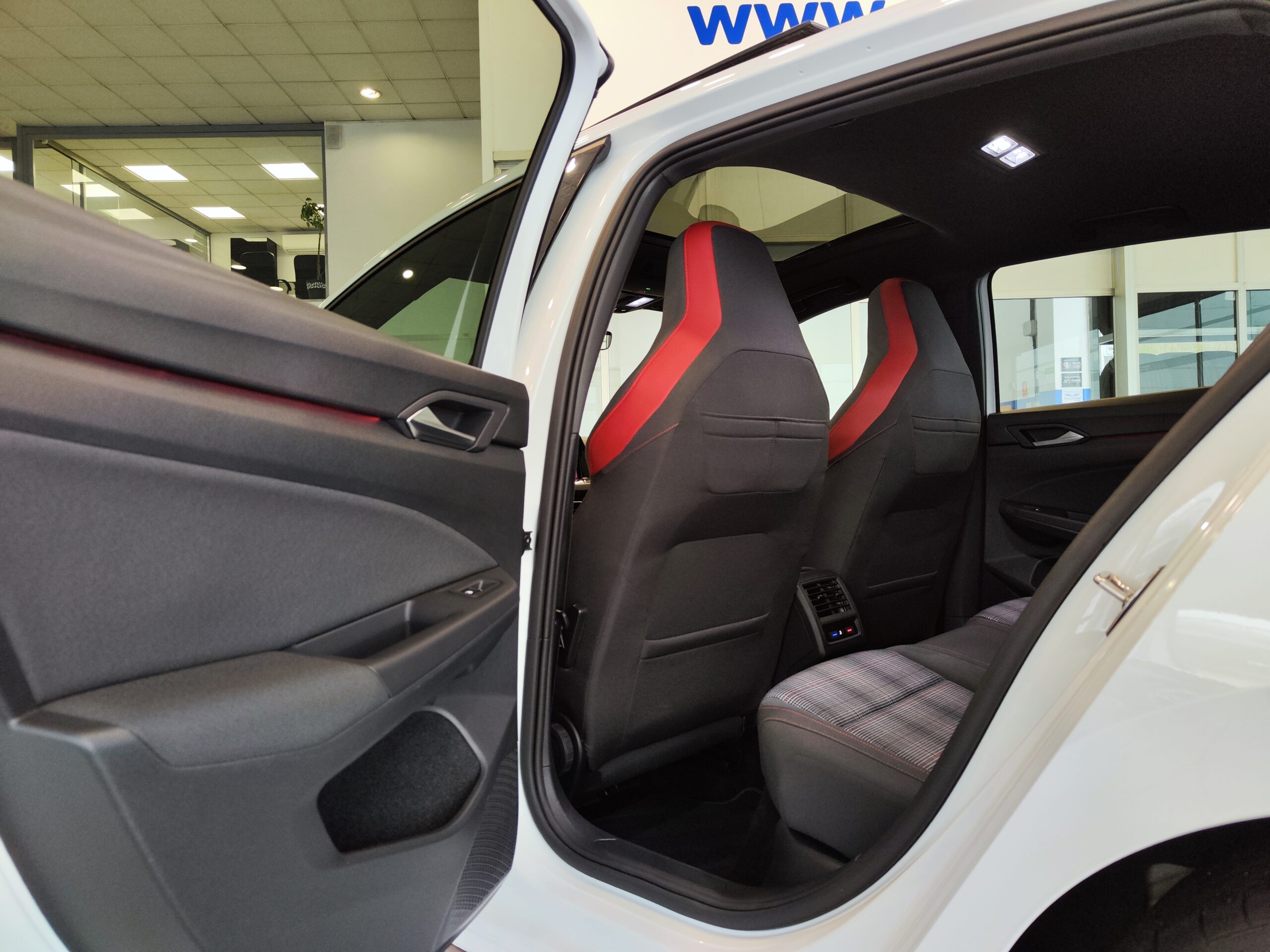 Volkswagen Golf 8 GTI 2.0T 245CV DSG